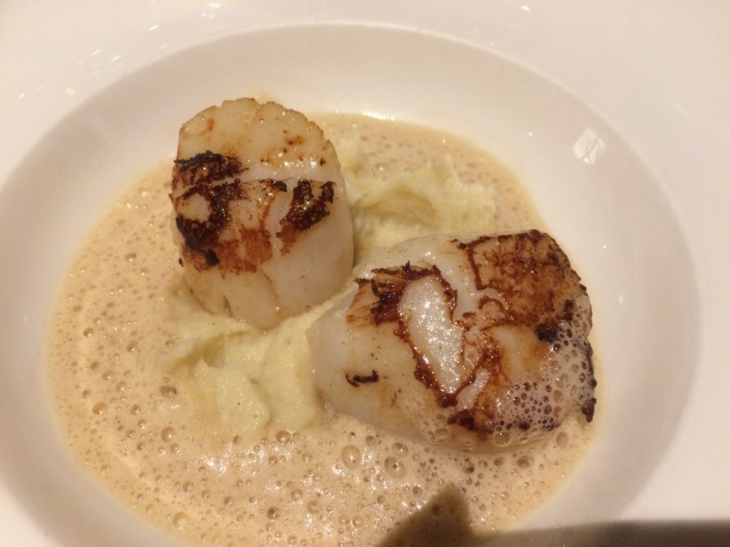 Coquilles Saint Jacques sur une purée de céleri