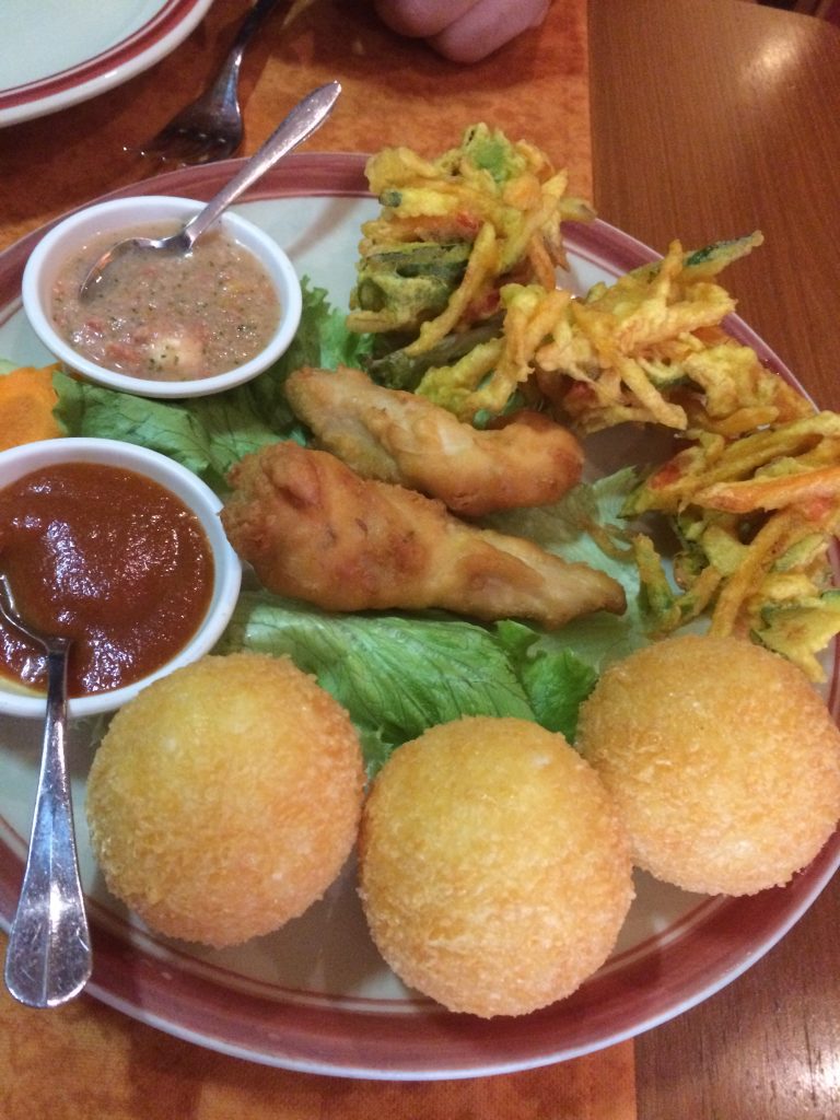 Beignets de légumes, beignets de fromage, beignets de poulet