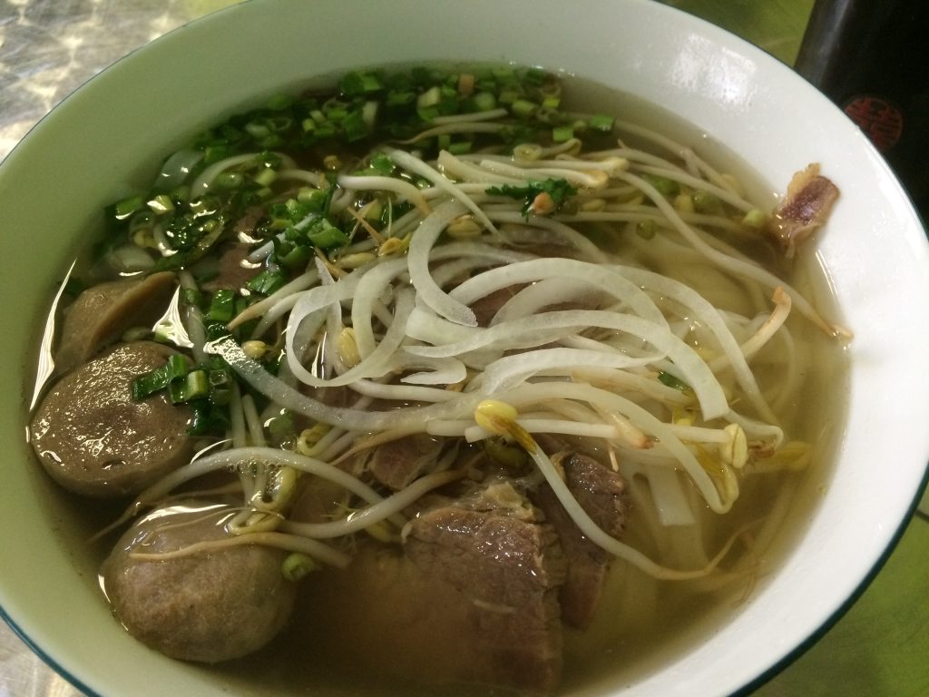 Soupe vietnamienne de bœuf et nouilles de riz