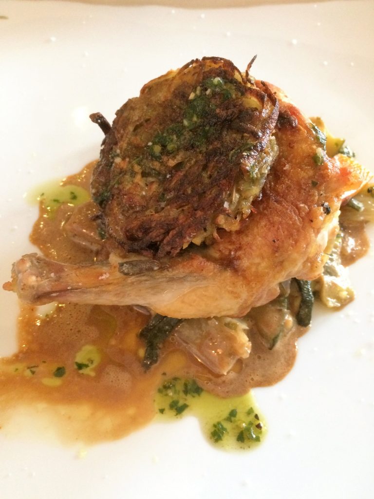 suprême de pintade farci de gambas légumes grillés et marinés, rosti aux herbes